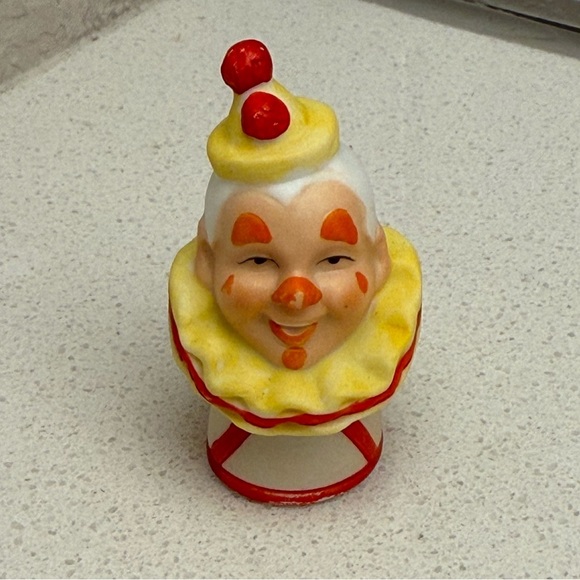 Vintage Enesco Clown Ceramic Thimble Red and Yellow 1987 1980s 80s Retro - Picture 2 of 10